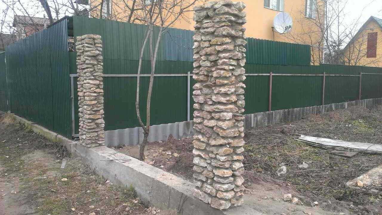 Забор из валунов — особенности, правила строительства, полезные советы - заборчик
