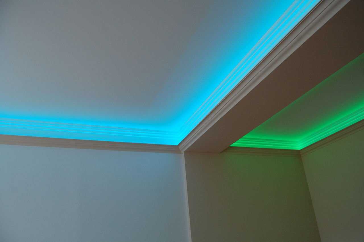 Потолочный плинтус со светодиодной подсветкой фото