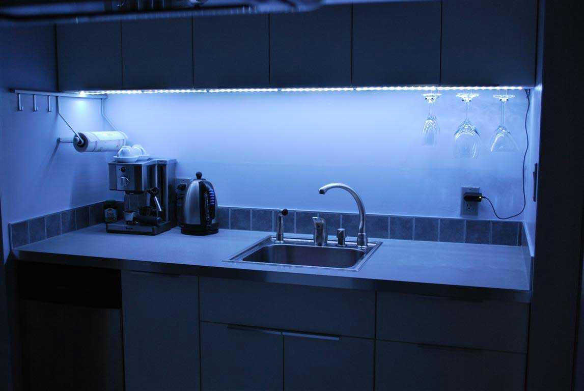 Светодиодная подсветка для кухни: выбор и монтаж своими руками