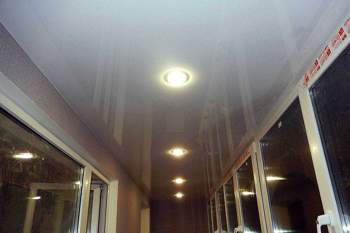 Свет на балконе фото в потолке