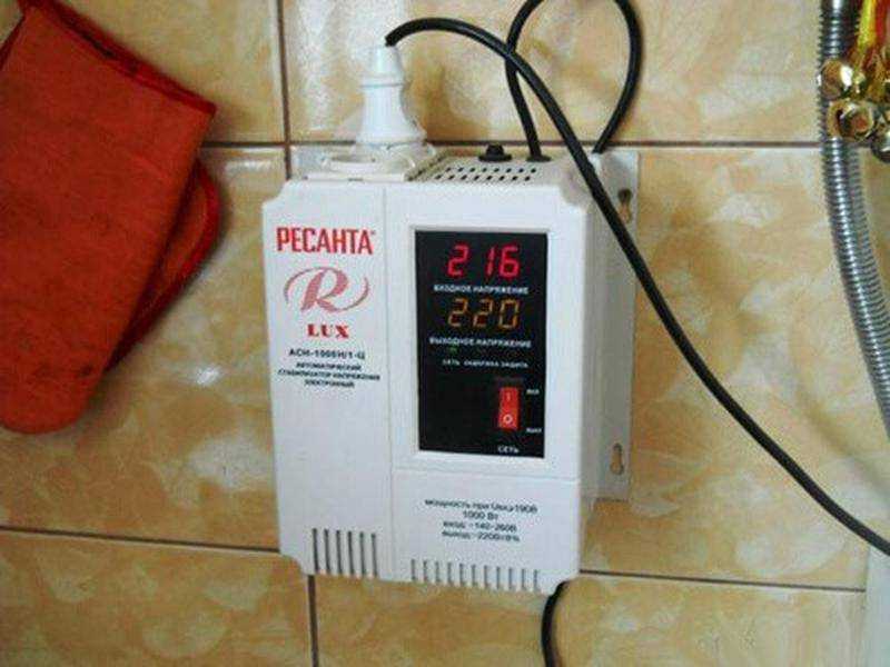 Спасет отопительный прибор от поломки! стабилизатор напряжения для газового котла: рейтинг лучших моделей