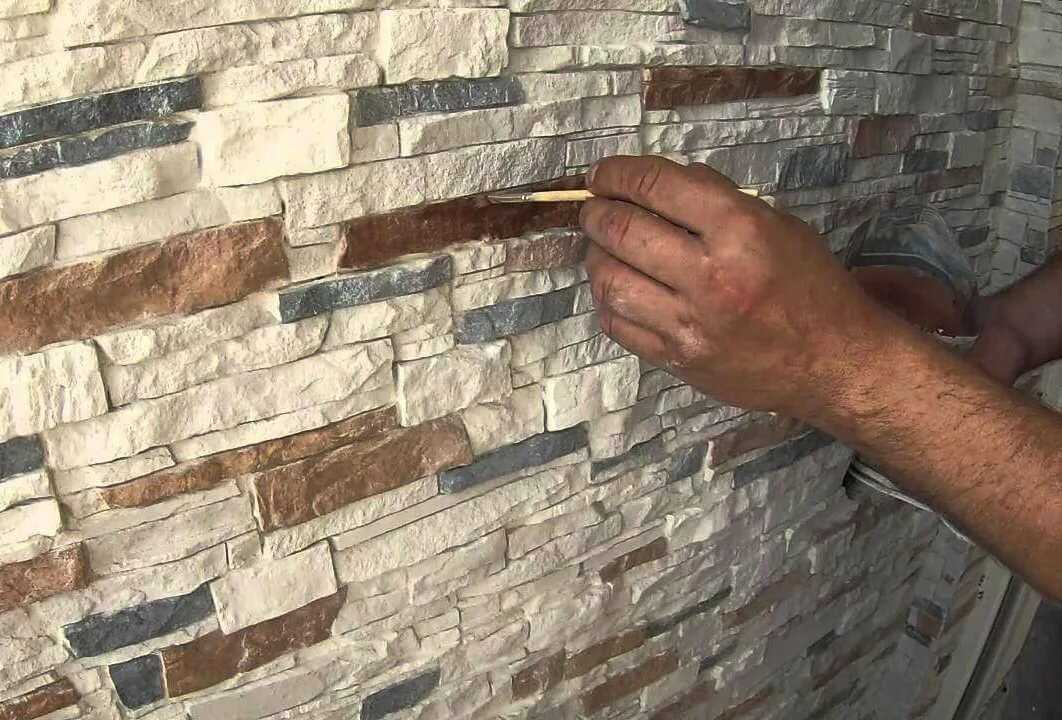 На что клеить гипсовый декоративный камень