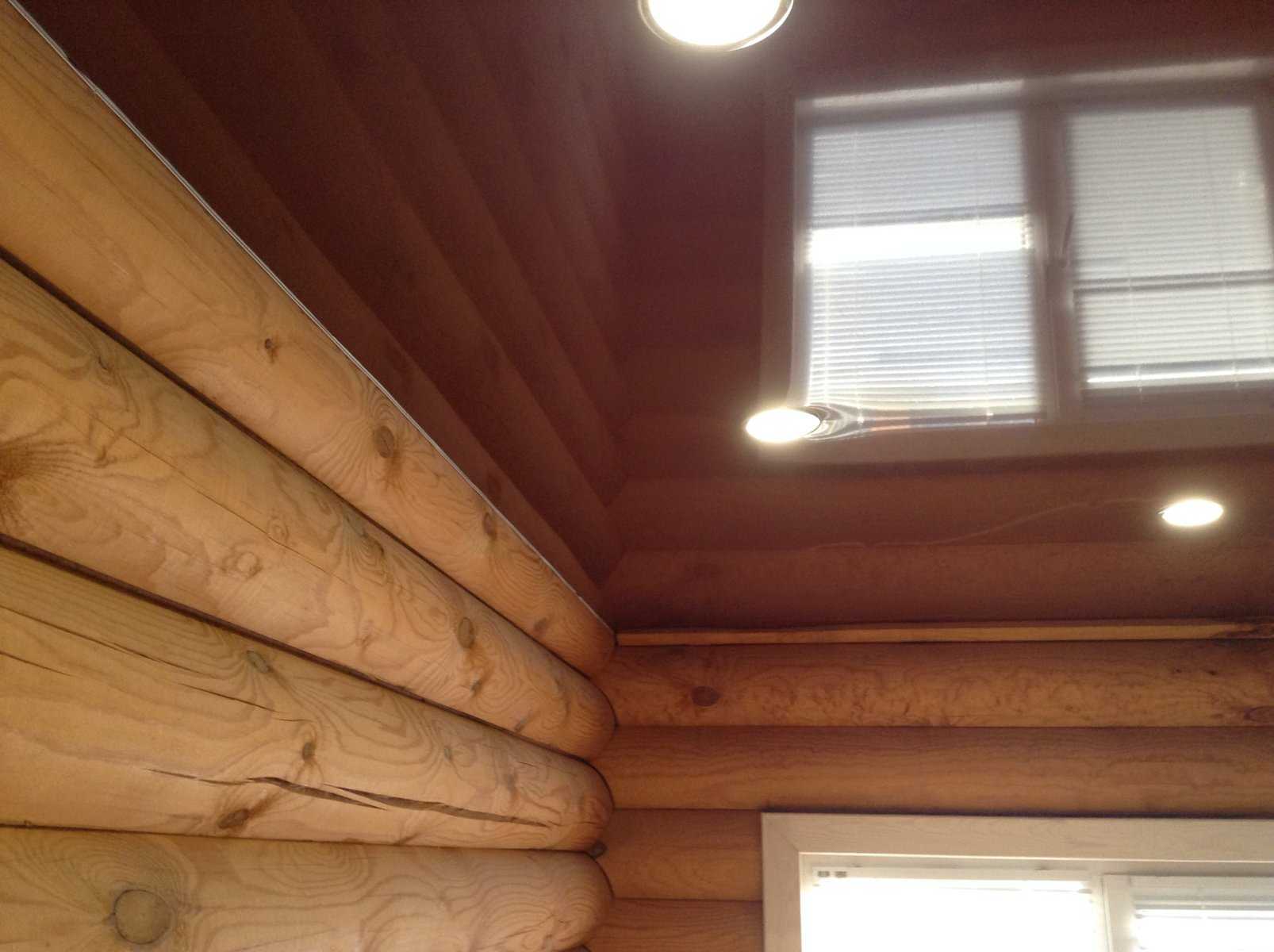 Натяжные потолки в деревянном доме фото