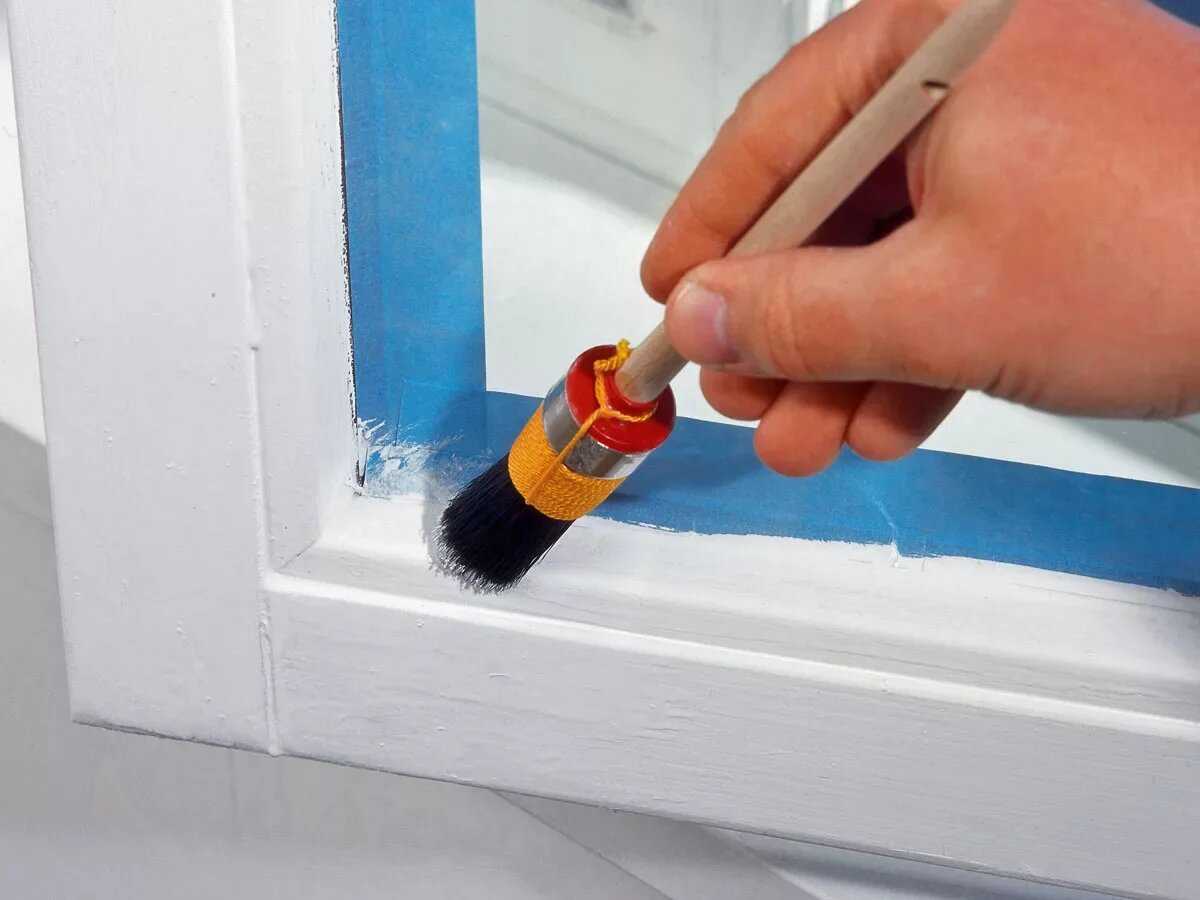 Краска и лак для деревянных окон ‒ что выбрать и как красить?