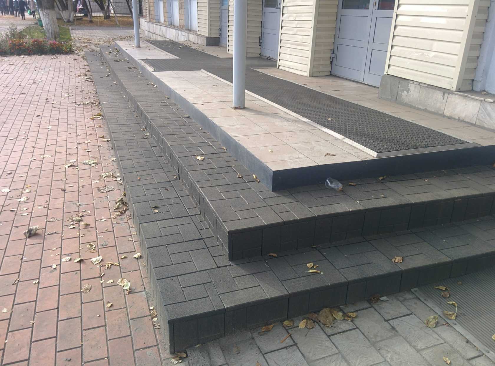 Тротуарная плитка для облицовки ступеней на придомовой территории: пошаговая инструкция +фото и видео