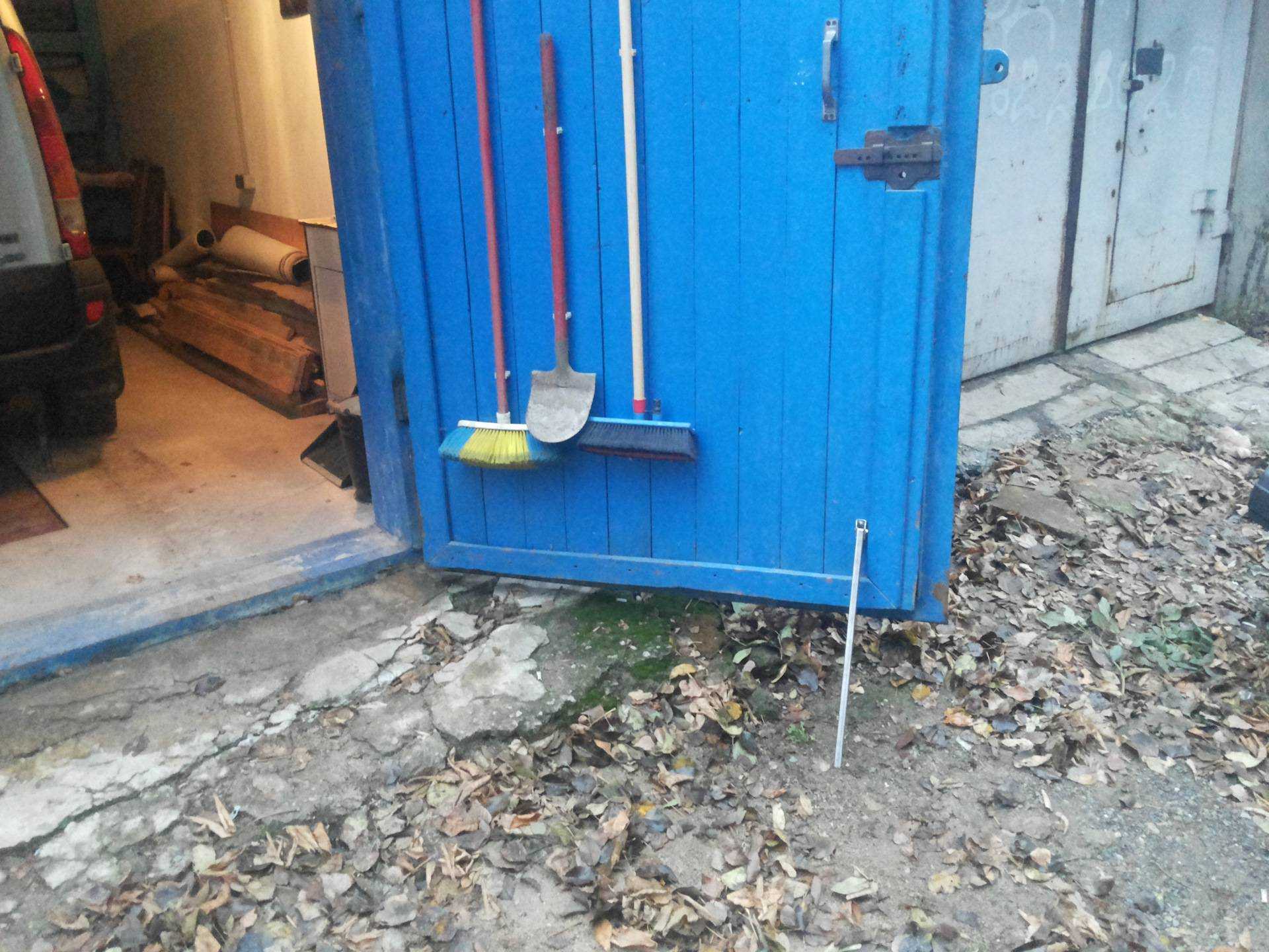 Запоры на гаражные ворота: освещаем по пунктам