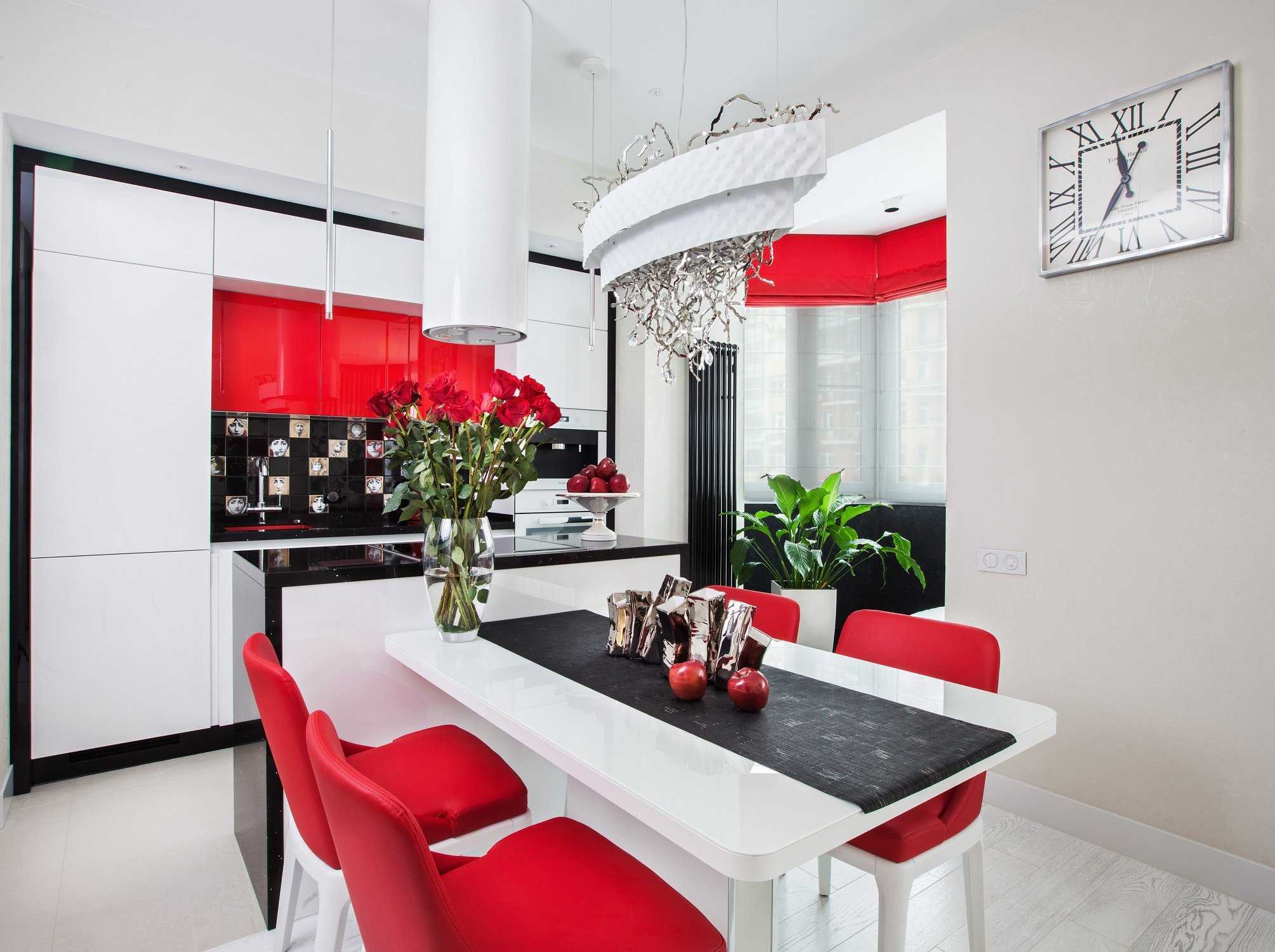 Красные стулья в интерьере кухни гостиной фото