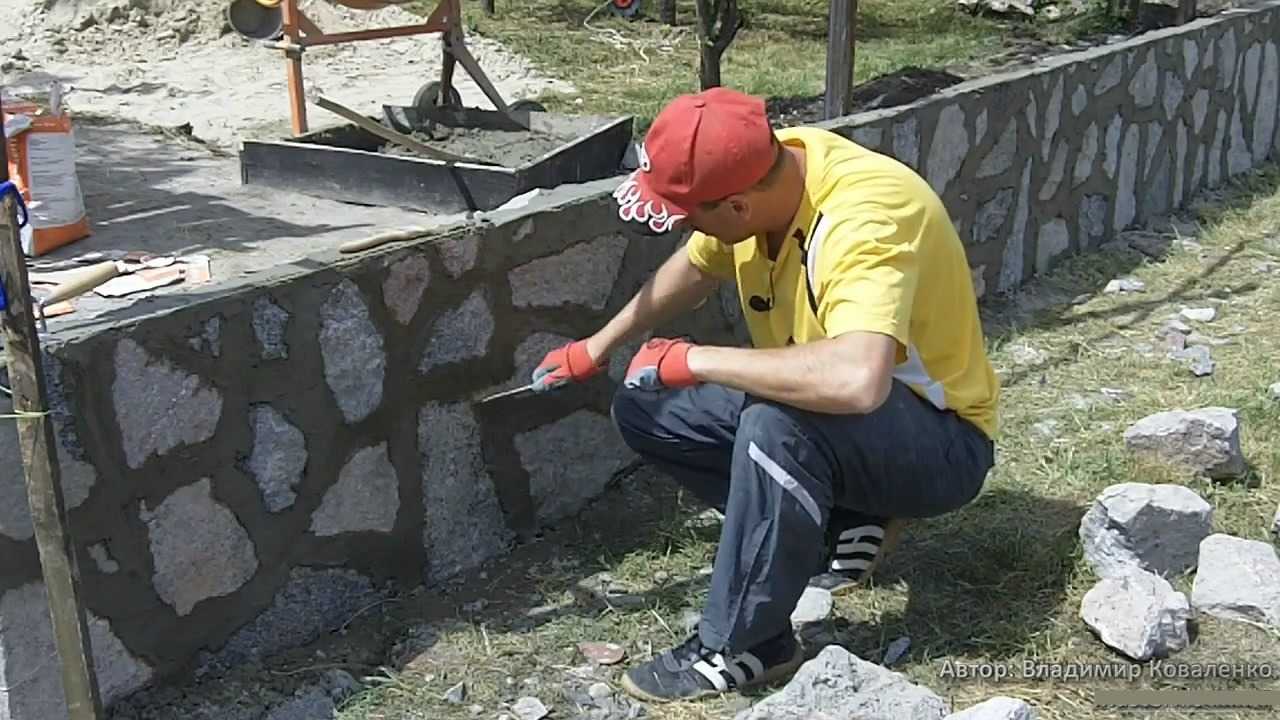 Надёжный забор из камня своими руками