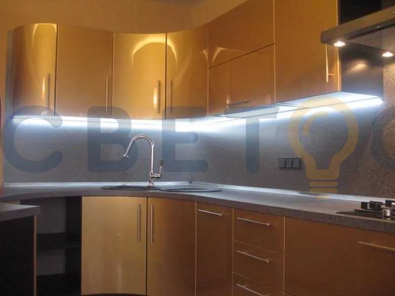 Выбор и монтаж подсветки под шкафы на кухне