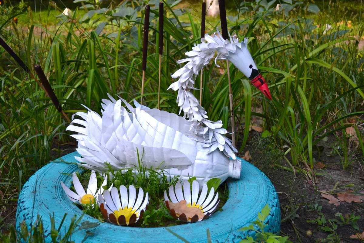 Лебедь из пластиковой бутылки